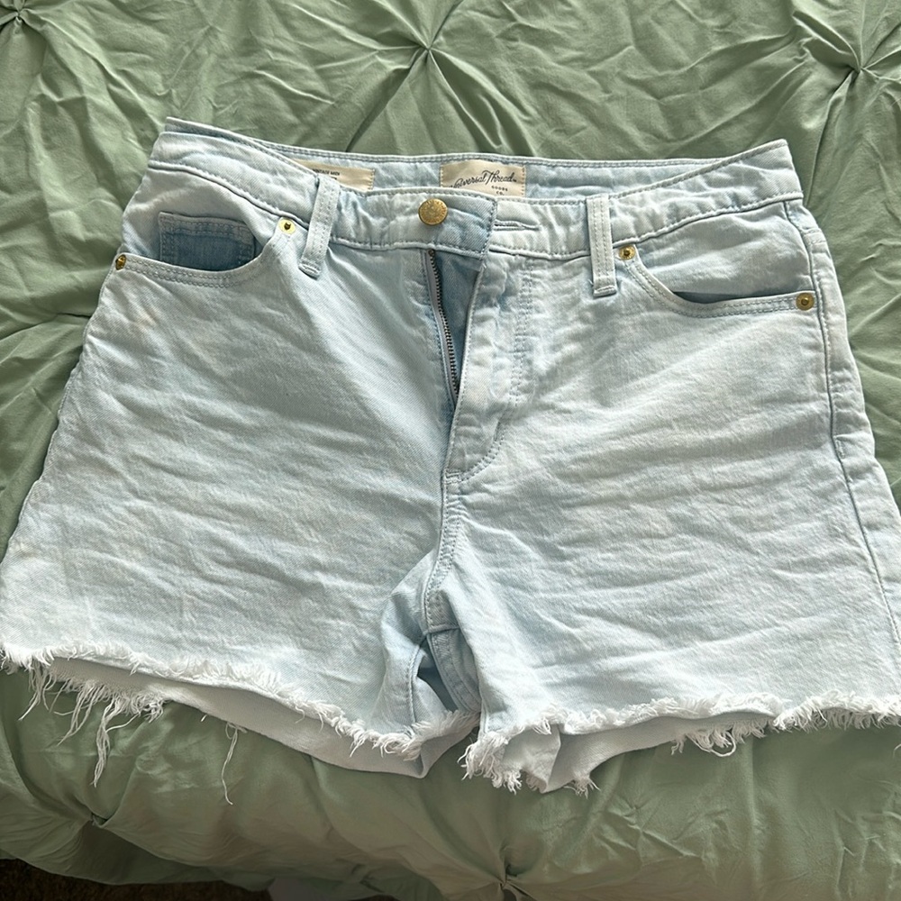 Universal Threads Light Wash Jean Shorts